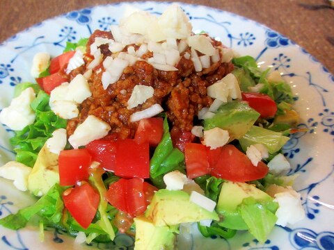 トマト肉味噌のタコライス風